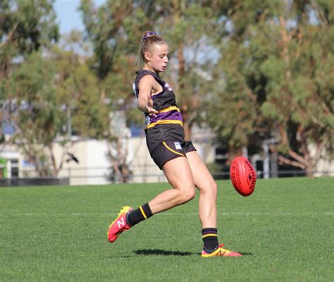 Defensive pressure a Locke for Bushrangers defender - Aussie Rules