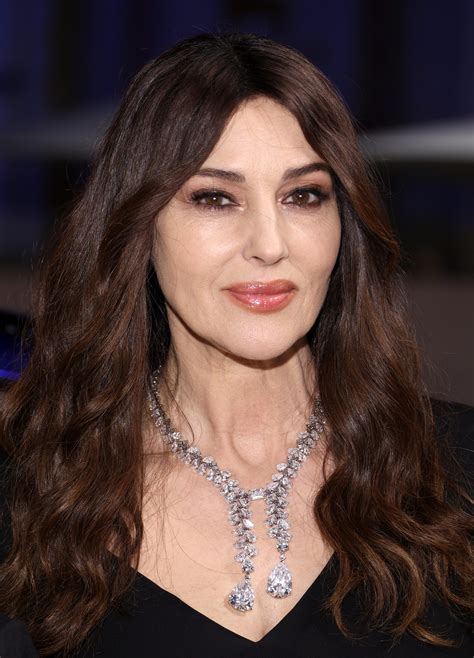Monica Bellucci in Venice, enchants on the red carpet bringing the