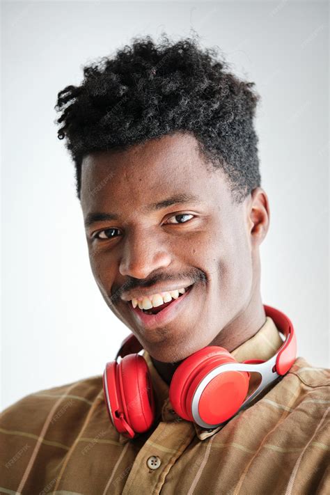 People are praising the afro haircut on the runway 35