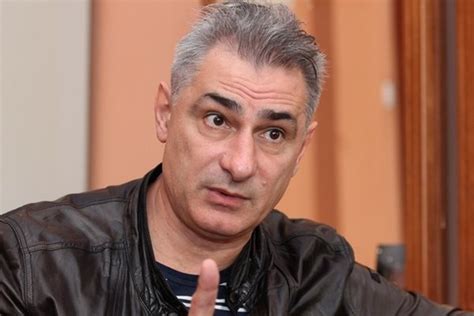 Христо Гърбов се запасява с тоалетна хартия