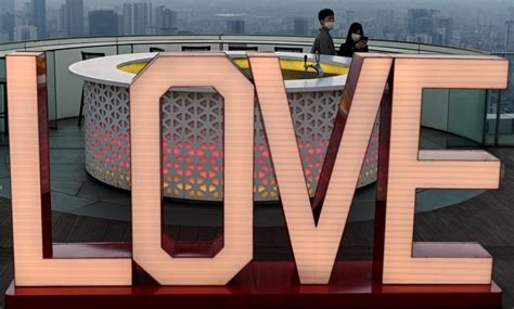 Lady who finds out she is 'the other woman' asks why the man's wife ...