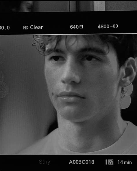 Bàch Buquen in 2025 | Bach, Just beautiful men, Pose reference photo