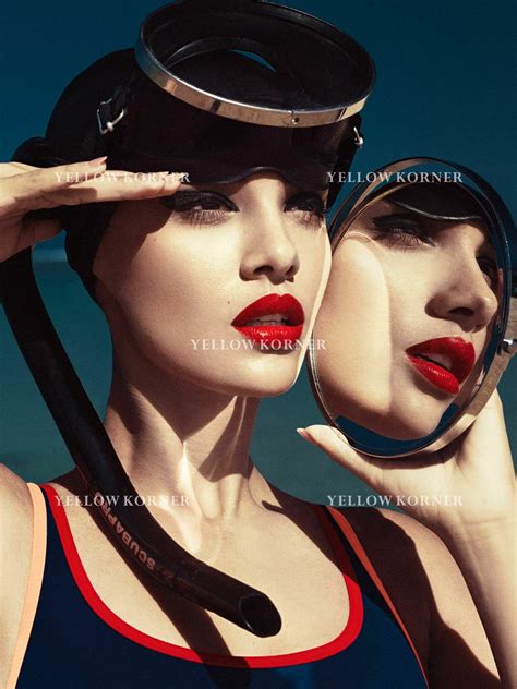 New laguna 3, Femme, ELENA IV-SKAYA · Photographies d'art · YellowKorner