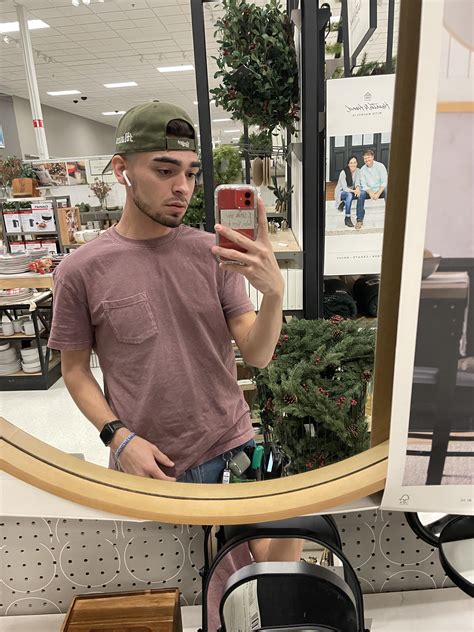 Happily taken! 🥰 (wouldn’t mind some friends that aren’t trying to fuck