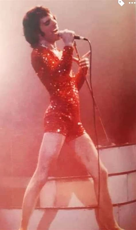 Pin by debra newman on Freddie Mercury 70's | Freddie mercury, Mercury, 70s