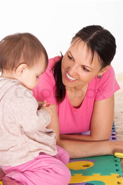 mor og en baby | Stock foto | Colourbox