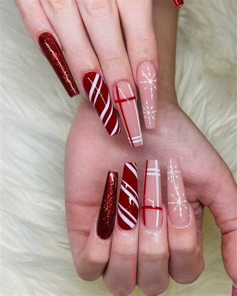 35+ Glamorous Christmas Coffin Nail Designs