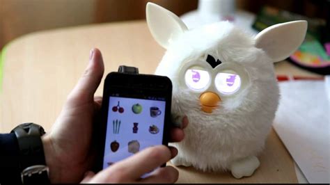 Что умеет Furby (небольшой тест игрушки) - YouTube