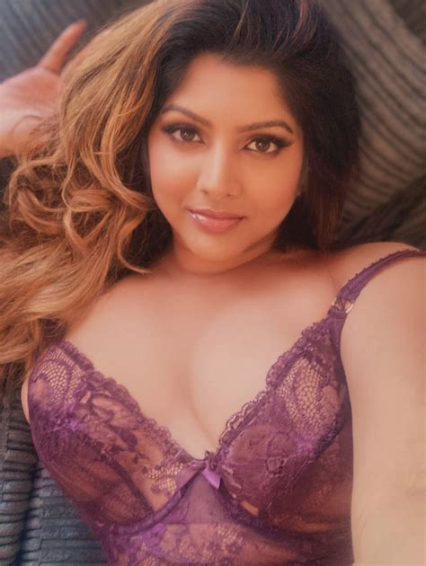 🔥🥰Cute desi Bhabhi giving amazing blowjob to her debar until he cums