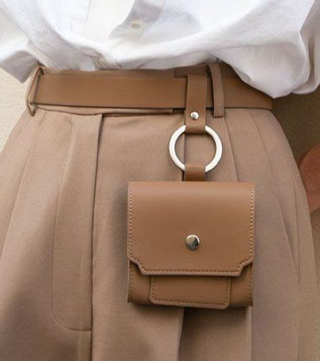 Pin by Ivo on Lederen handtassen | Leather, Belt bag, Leather bags handmade
