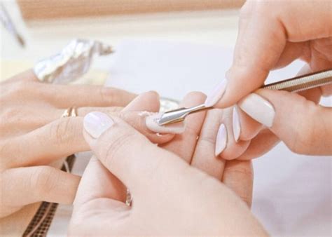 Что нельзя делать при удалении гель-лака дома