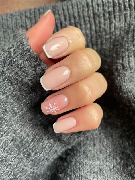 𝚆𝚒𝚗𝚝𝚎𝚛 𝚗𝚊𝚒𝚕𝚜𝚙𝚒𝚛𝚊𝚝𝚒𝚘𝚗 | Simple nails, Winter nails, French nails