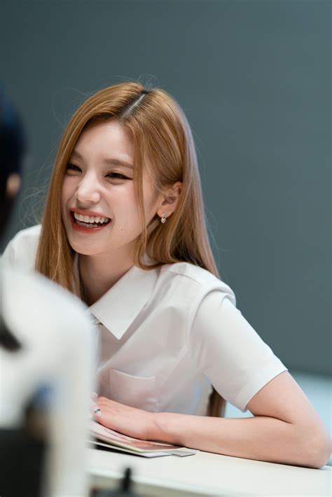 230831 ITZY Yeji - Soundwave Fansign Event | kpopping