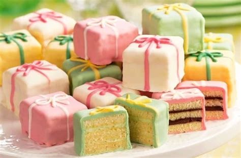 87% Off Discover 12 Heavenly Petit Mini Cakes for P199 instead of P1500