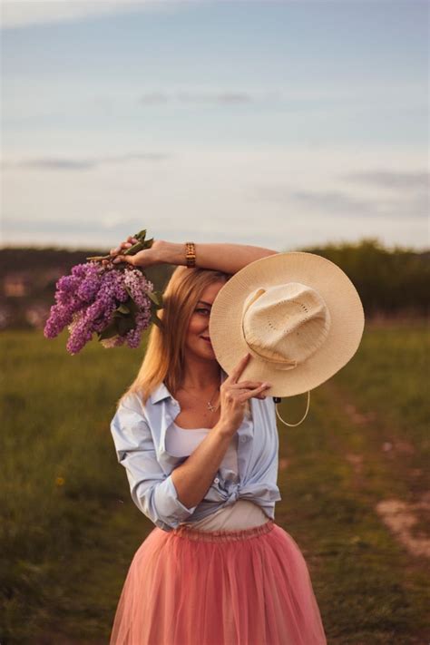 Фотосессия в сирени | Сирень, Женский портрет, Фотосессия