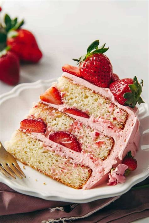 Juicy Strawberry Cake from Scratch: Recipe Guide