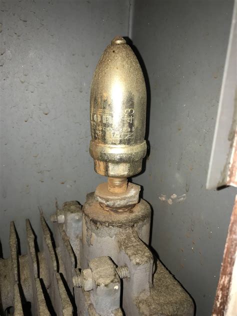 Steam radiator air-vent wont stop hissing. : hvacadvice