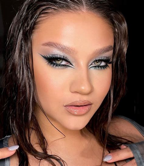 Pin oleh anastazis_makeup di Макияж | Rambut