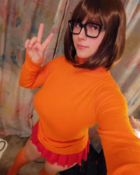 Xcharbunnyyx as velma - 9GAG