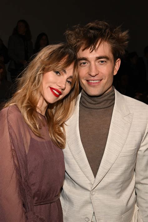 Fiançailles de stars : Suki Waterhouse et Robert Pattinson sèment le ...