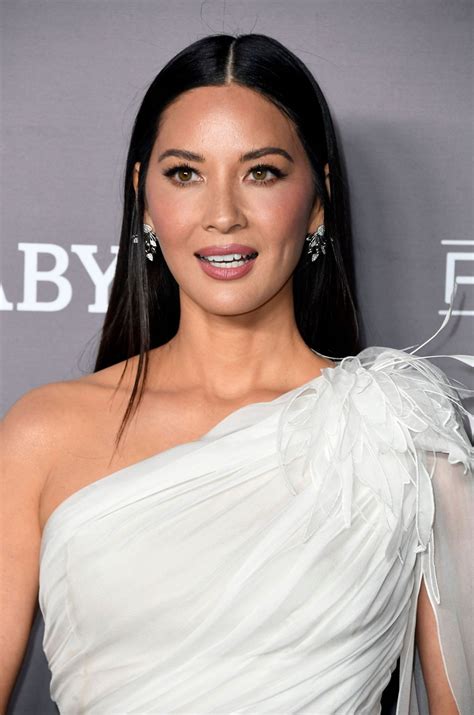 Olivia Munn gorgeous and glammed up at 2019 Baby2Baby Gala - Celeblr