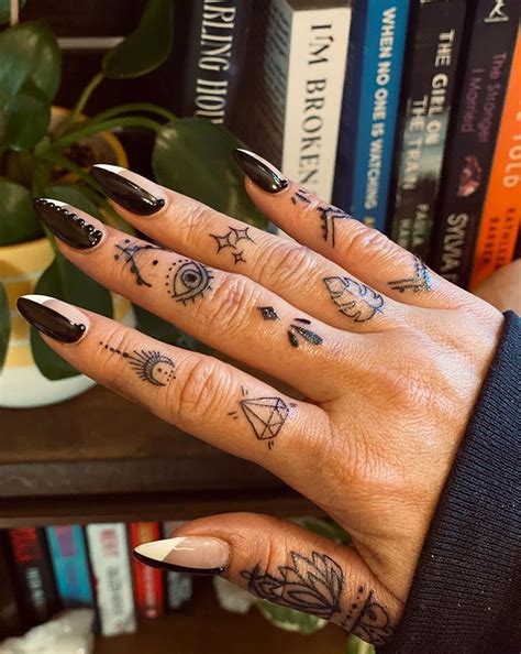 complete guide  finger tattoos  designs