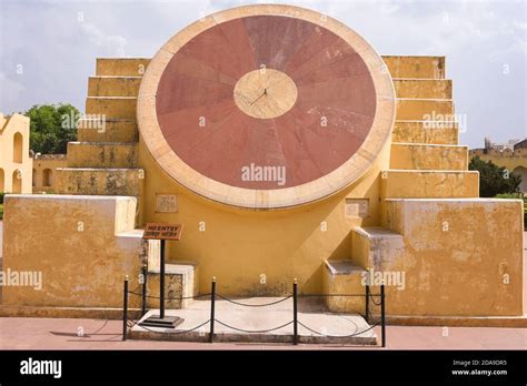 jantar mantar sundial clock