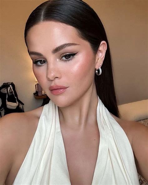 Selena Gomez's Impact on Pop Culture: An Unprecedented Reign - szgarvu