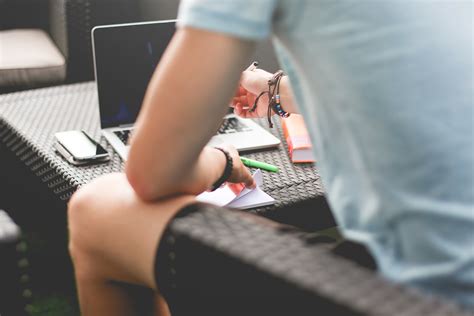 8 Phrases You Should Never Use In Formal Emails