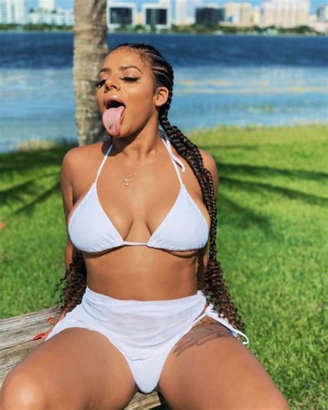 Mikayla Saravia Earns $100k Yearly With Her Tongue On Instagram (10 pics)