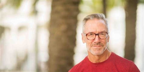 El mejor cuidado antiedad para hombres con piel madura y a la vez gras