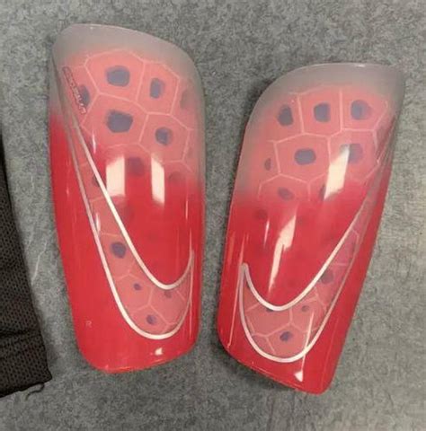 Футбольные щитки мужские щитки Nike Mercurial Lite Seli Футбольні щитки ...
