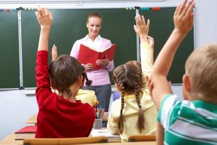 Стихове за кратко и красива до сълзи от известни поети за учителите по ...
