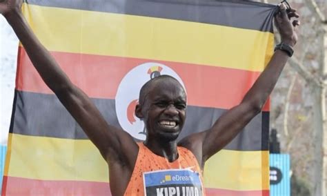 Runner smashes the world record with the fastest half marathon time