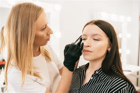 Makijaż permanentny – jak przygotować się do zabiegu? - UNIKATERIA