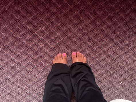 serious foot slaves DM me. : r/FemdomSPH