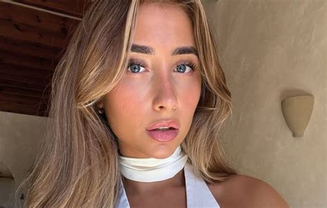 Lily Phillips Fucks Midget