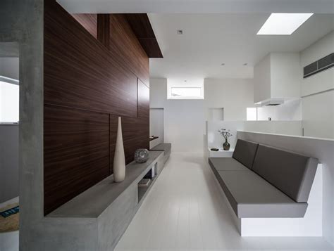 cozy house by FORM / kouichi kimura architects has a protruding front