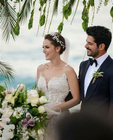 Pin on Артисты, Модели и др. | Wedding photos poses, Wedding photos ...