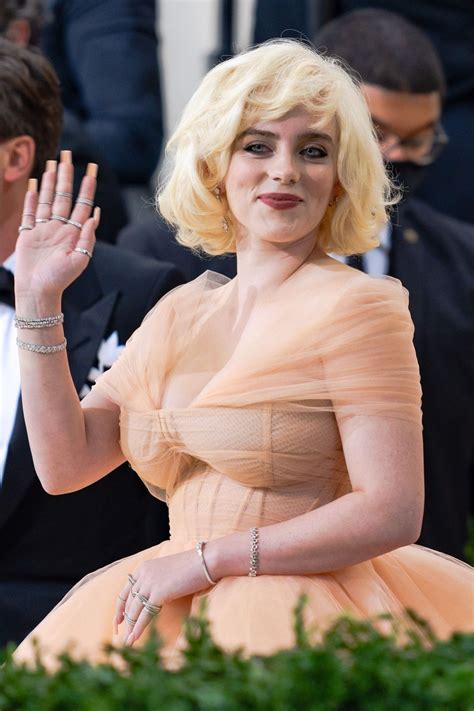 Met Gala 2021 : Billie Eilish portait les parures les plus chères sur