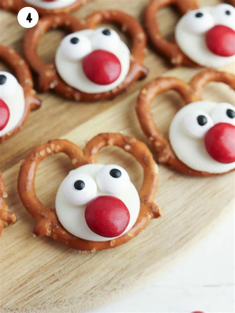 Reindeer Antlers Pretzels - Walking On Sunshine Recipes
