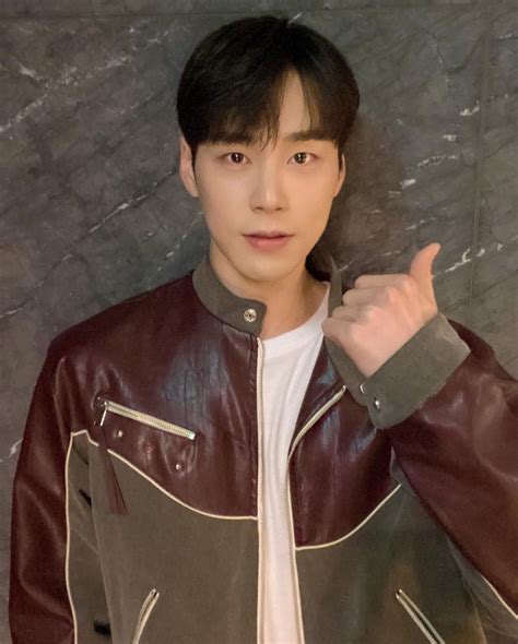 lee dong won picture  hancinema