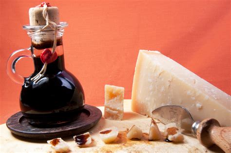 ACETO BALSAMICO, L'ORO NERO DI MODENA - MangiareBuono