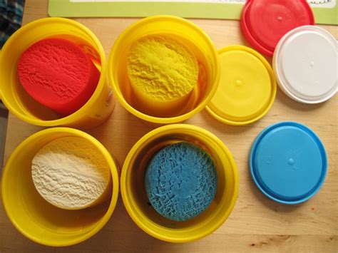 Play Dough (Different Colors) – Study Resources