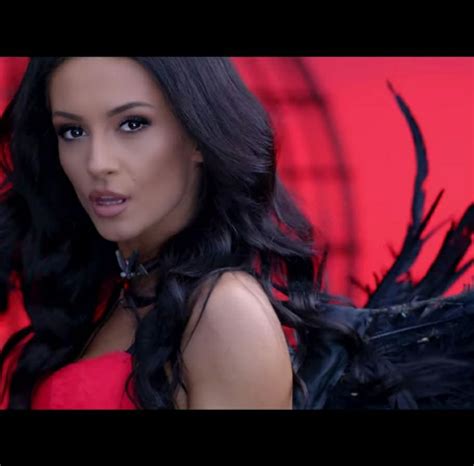 Julia /Джулия/ - Джулия - "На Дявола Жената " ТЕКСТ! 1.... | Facebook