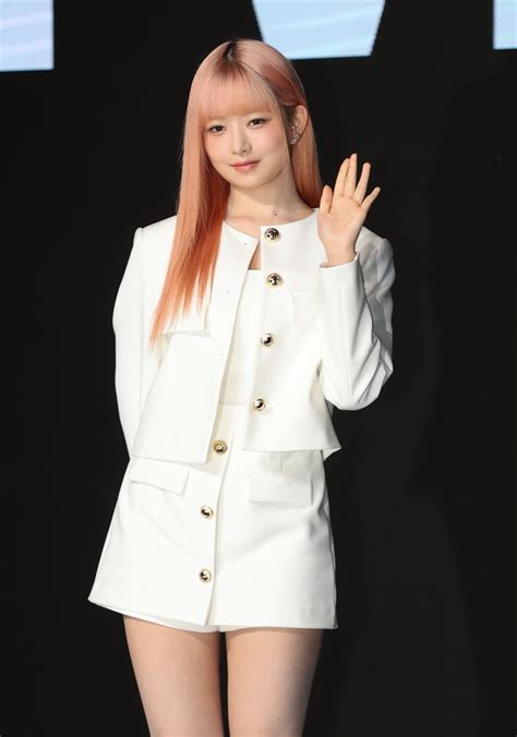 Ive's Rei to suspend activities due to health problem - The Korea Times