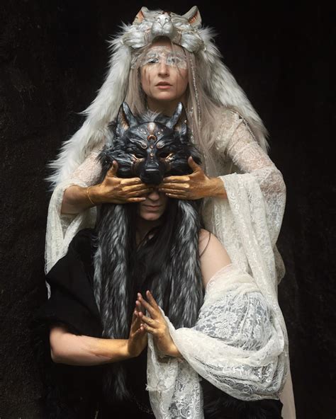 Meisha Mock - In the enchanting embrace of the Dance of...