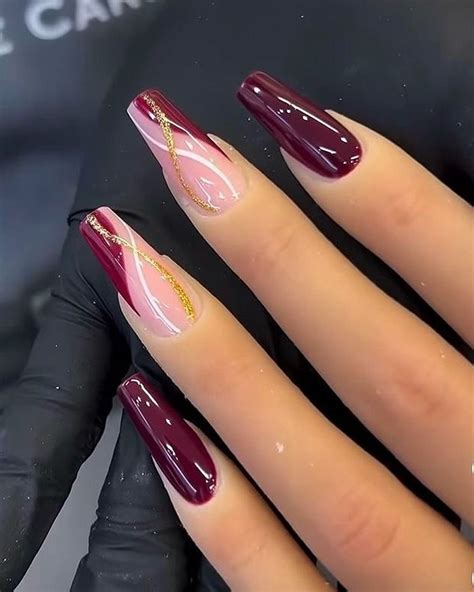 Pin by Lisbeth Rodriguez on uñas in 2025 | Gold nails, Burgundy acrylic