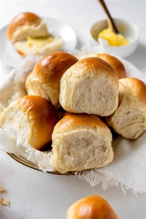 Easy Dinner Rolls - Spoonful of Flavor