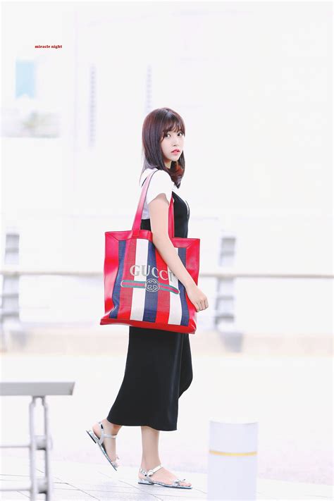 Little Mina! : r/kpics